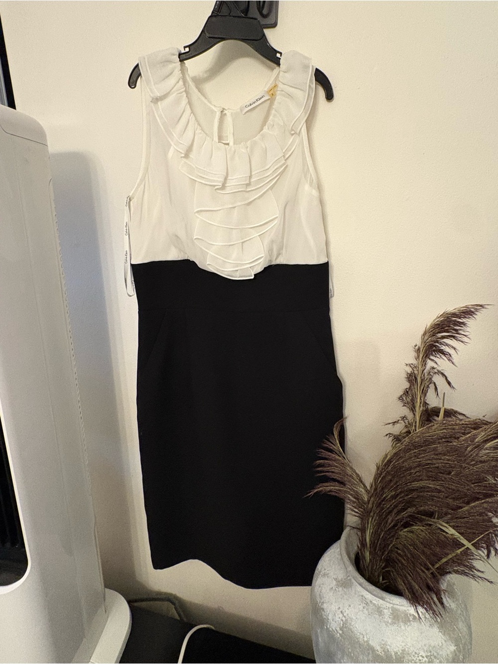 Calvin Klein size 2 Classic Black & White Ruffle Neck Sheath Dress new